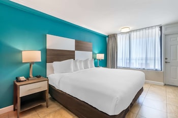 Room, 1 King Bed, Balcony, Oceanfront (Accessible)