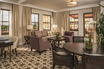 Suite, 2 Bedrooms, Balcony (Estate View)