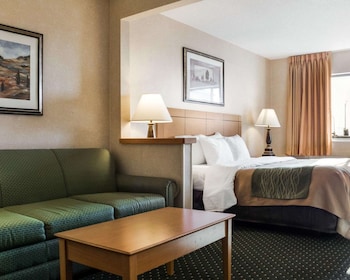 Suite, 1 King Bed with Sofa bed, Non Smoking