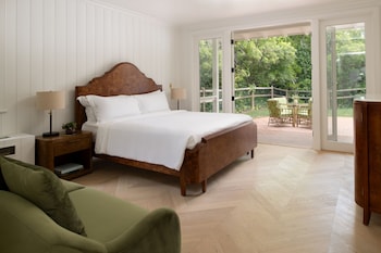 Superior House (Hibiscus Residence)