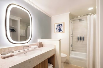 Tower Partial Ocean View King Bed, Newly Renovated