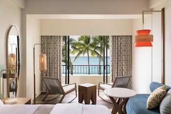 Surfrider Oceanfront, 2 Queen, Newly Renovated