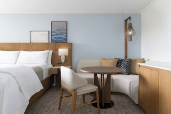 Room, 1 King Bed, Balcony, City View (Tower)