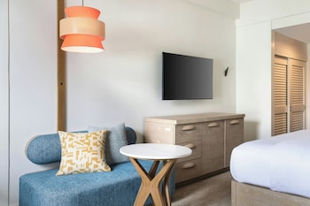 Surfrider Oceanfront, 2 Queen, Newly Renovated