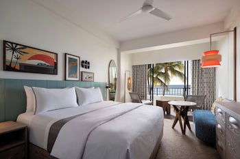 Surfrider Oceanfront, 2 Queen, Newly Renovated