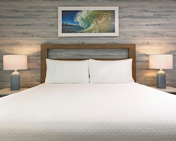 Room, 1 King Bed, Partial Ocean View
