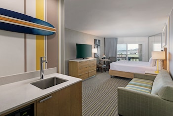 Room, 1 King Bed, Partial Ocean View