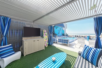 Suite, Multiple Beds, Partial Ocean View, Poolside (Cabana)