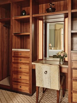 Corner Suite