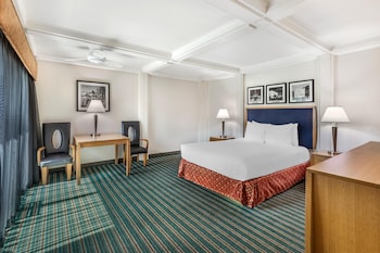Standard Room, 1 Queen Bed, Balcony, Pool View