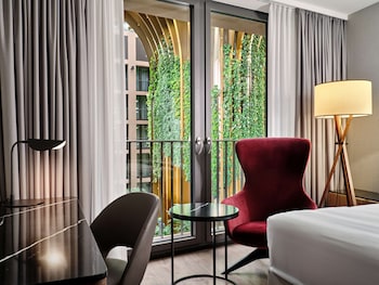 Room (Collection, Atrium)