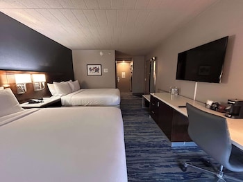 Standard Room, 2 Queen Beds, Non Smoking, Refrigerator