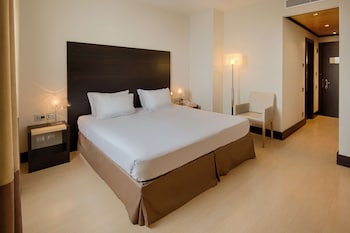 Family Room, Connecting Rooms (3AD+1CH)
