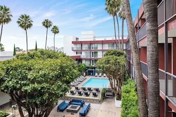 Room, 1 King Bed, Mobility Accessible, Bathtub (Balcony, Pool View)