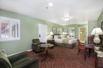 Deluxe Room, 1 King Bed