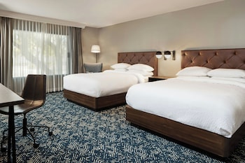 Room, 2 Queen Beds, Mobility Accessible, Bathtub