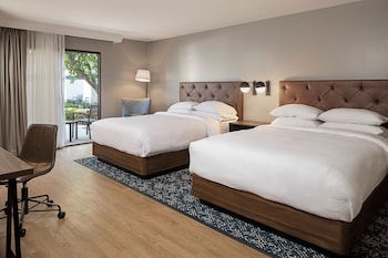 Deluxe Room, 2 Queen Beds, Patio