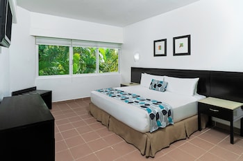 Standard Room, 1 King Bed, Garden View