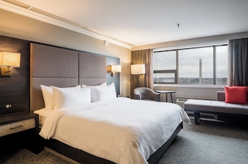 Junior Suite, 1 King Bed, Jetted Tub (High Floor)