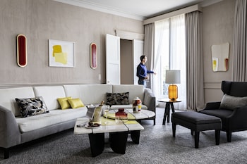 Suite, 1 Queen Bed (Desk,Blvd. and Scribe St. View, Opera)