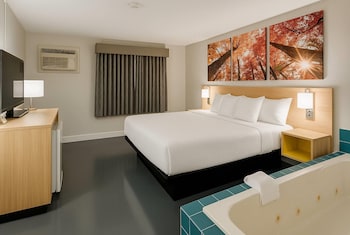 Suite, 1 King Bed, Non Smoking