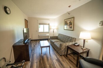 Suite, 1 Queen Bed with Sofa bed, Accessible, Non Smoking (Transfer Shower)