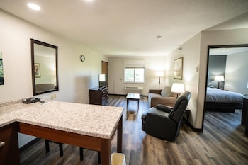 Suite, 1 Queen Bed with Sofa bed, Non Smoking (Upgrade)