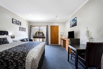 Room, 1 King Bed, Non Smoking, Jetted Tub