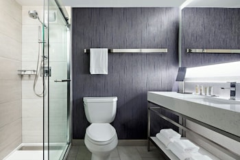 Premier Room, 1 King Bed with Sofa bed, Corner