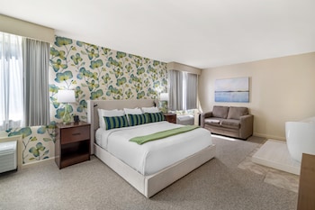 Standard Room, 1 King Bed, Non Smoking, Jetted Tub (Oversized Room)