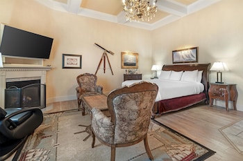 Standard Room, 1 King Bed, Non Smoking (Oversized Room)