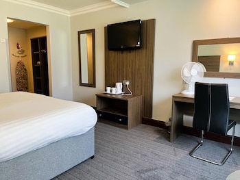 Superior Room, 1 King Bed, Non Smoking (Converts to 2 Twin Beds)