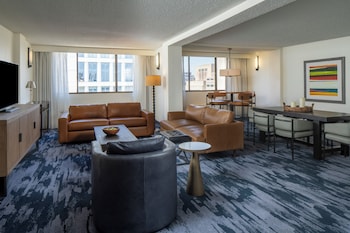 Suite, 1 Bedroom, Hearing Accessible (High Floor, Roll-in Shower)
