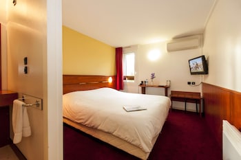 Comfort Room, Connecting Rooms