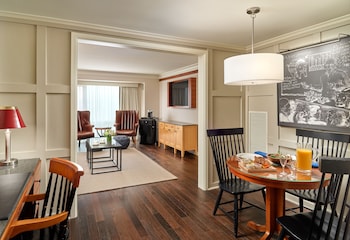 Suite, 1 King Bed (Chancellors)