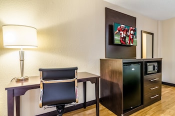 Premium Room, 1 King Bed, Accessible, Poolside (Upgraded Bedding&Snack Box, RI Shower)