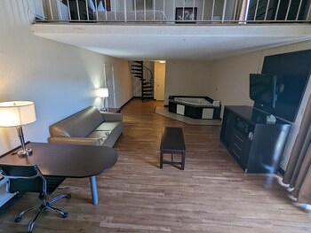 Superior Room, 1 King Bed, Jetted Tub (Loft, Smoke Free)