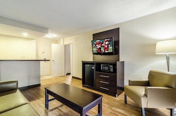 Suite, 1 King Bed with Sofa bed (2 Room, Smoke Free)