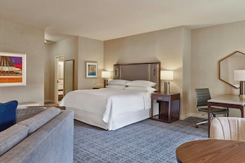Junior Suite, 1 King Bed with Sofa bed, Corner (Balcony)