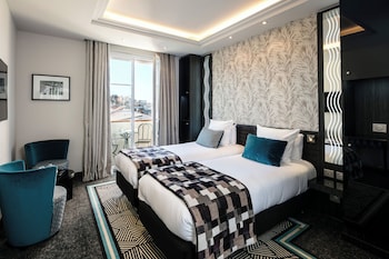 Junior Suite, twin beds, balneo bath