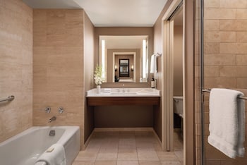 Fairmont Gold, Room, 2 Queen Beds, City View