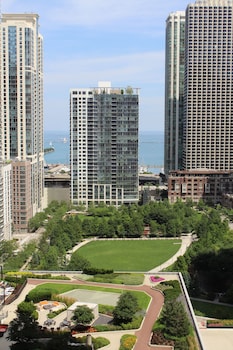 Suite, 1 Bedroom, Lake View (or Park or Lake View)