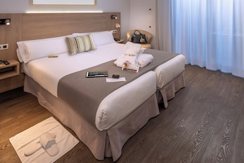 Deluxe Double Room Single Use, Balcony