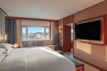 Presidential Suite, 1 King Bed, Non Smoking, Lake View