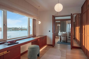 Presidential Suite, 1 King Bed, Non Smoking, Lake View