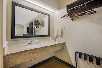 Deluxe Room, 1 King Bed, Accessible, Non Smoking (Roll-In Shower)