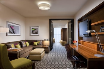 Executive Suite, 1 King Bed with Sofa bed