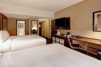 Room, 2 Queen Beds, Non Smoking, Poolside