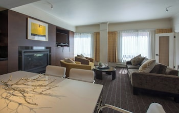 Suite (9 -Gallery Suite)