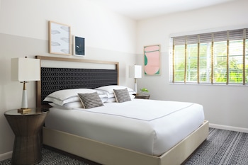 Premium Room, 1 King Bed, Garden View